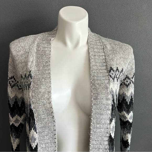 American Eagle Gray Pattern Open Front Knit Cardigan - Picture 2 of 7